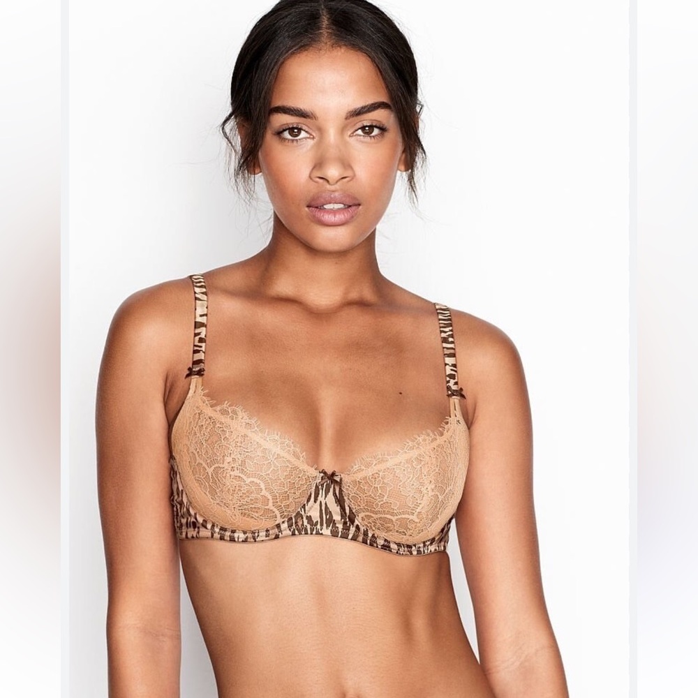 NWOT Victoria’s Secret  Dream Angels Lace Underwire Bra